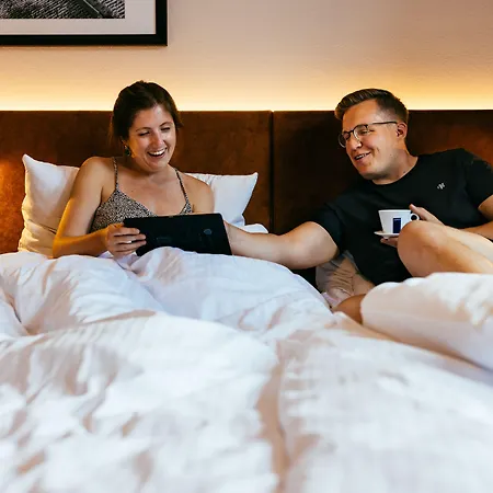 Muehlentor Mit Restaurant - Moderne - Leckere Heimatkueche - Familiaer Gefuehrt باد كروزناش